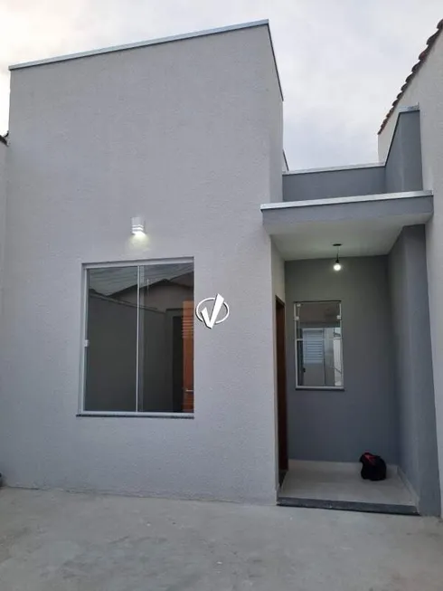 Foto 1 de Casa com 2 Quartos à venda, 76m² em Comercial e Residencial Jardim Mariana, Pindamonhangaba