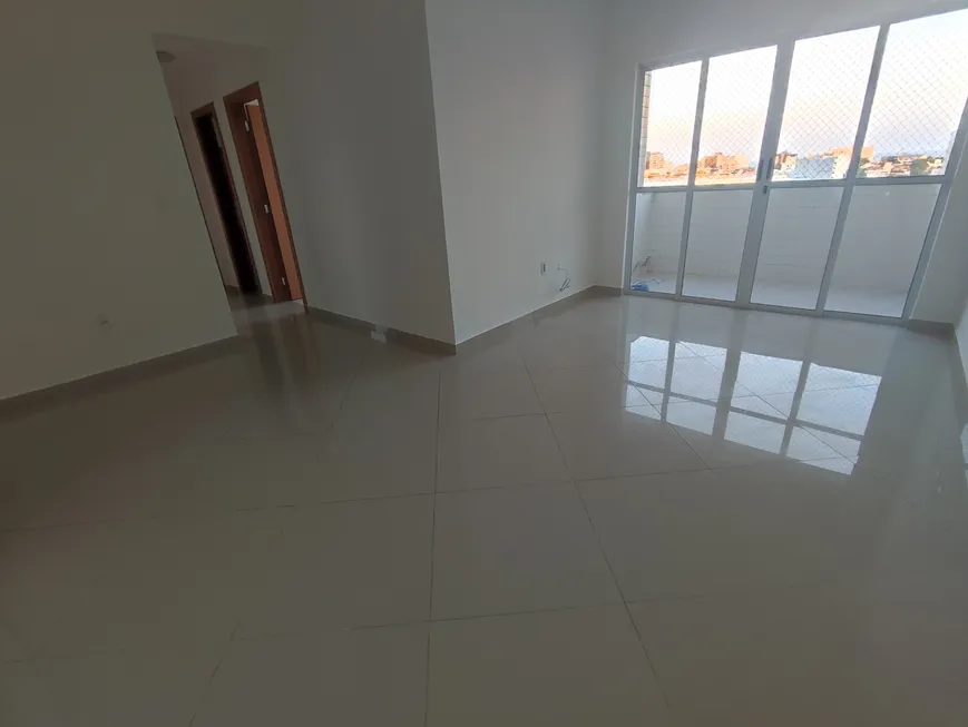 Foto 1 de Apartamento com 3 Quartos para alugar, 78m² em Riviera Fluminense, Macaé