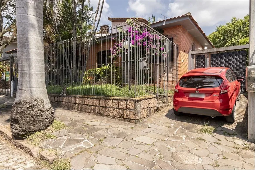 Foto 1 de Casa de Condomínio com 4 Quartos à venda, 250m² em Três Figueiras, Porto Alegre