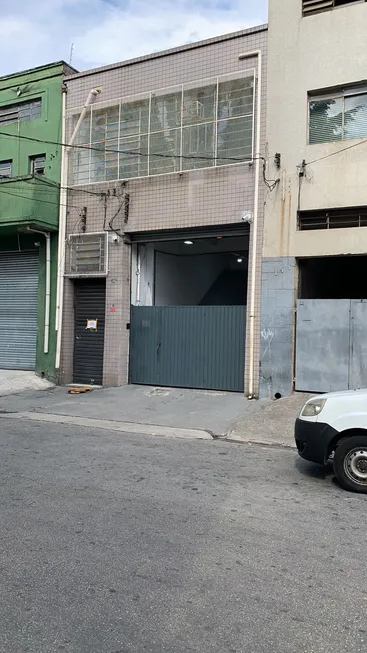 Foto 1 de Galpão/Depósito/Armazém para alugar, 300m² em Vila Santo Estéfano, São Paulo