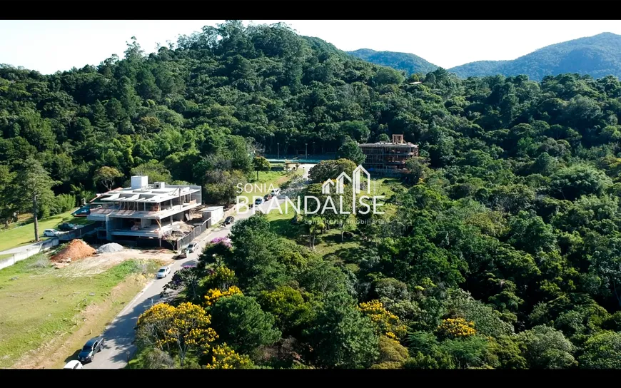 Foto 1 de Lote/Terreno à venda, 818m² em Cacupé, Florianópolis