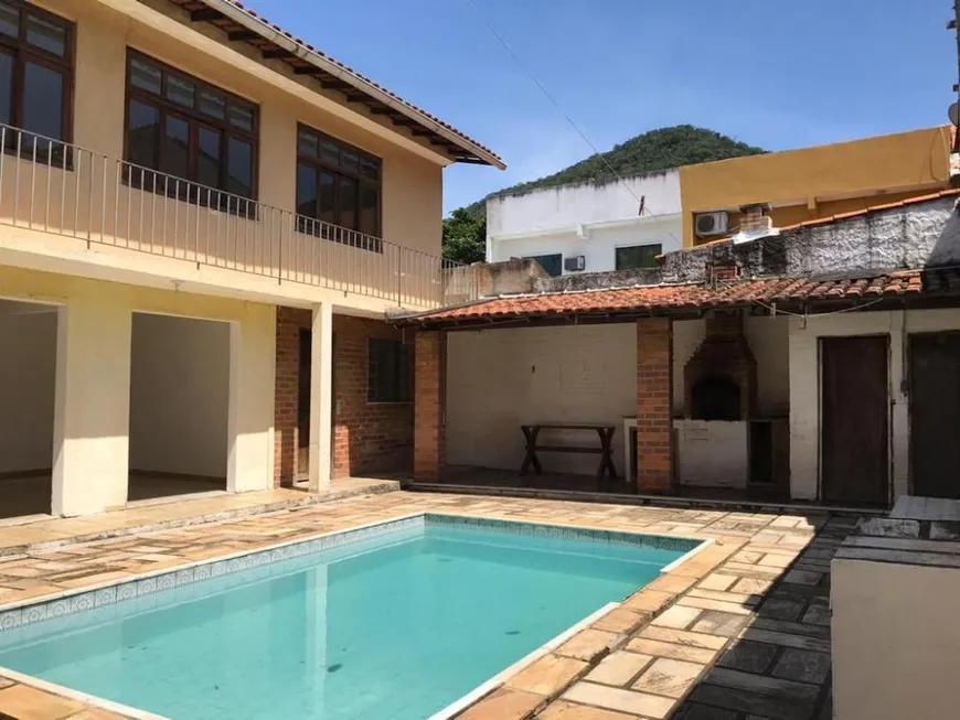 Foto 1 de Casa com 5 Quartos à venda, 50m² em Piratininga, Niterói