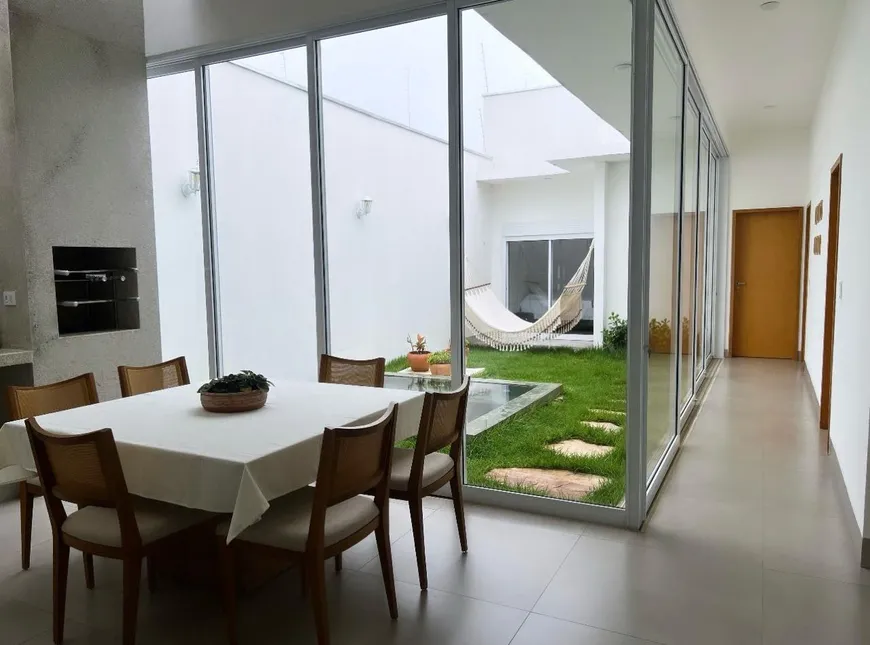 Foto 1 de Casa com 3 Quartos à venda, 150m² em Loteamento Portal do Vale II, Uberlândia