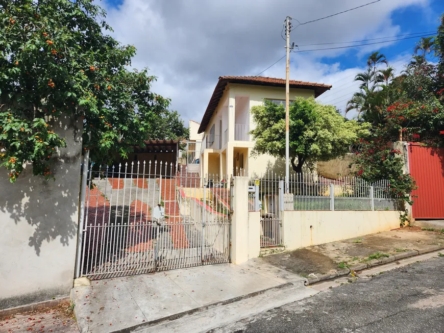Foto 1 de Casa com 3 Quartos à venda, 370m² em Vila Pereira Cerca, São Paulo