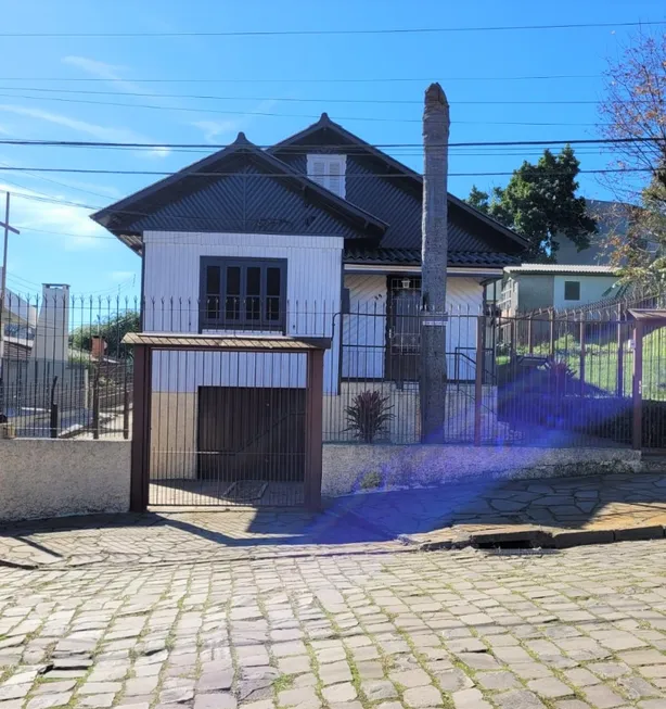 Foto 1 de Casa com 4 Quartos à venda, 90m² em Rio Branco, Caxias do Sul