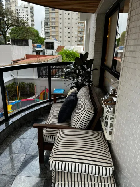 Foto 1 de Apartamento com 3 Quartos à venda, 170m² em Moema, São Paulo