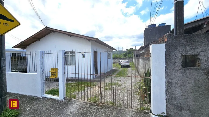 Foto 1 de Casa com 2 Quartos à venda, 56m² em Barreiros, São José