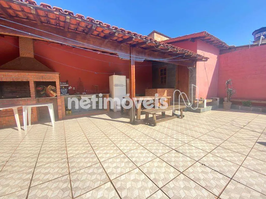 Foto 1 de Casa com 3 Quartos à venda, 187m² em Monte Castelo, Contagem