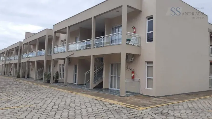 Foto 1 de Casa com 2 Quartos à venda, 70m² em Balneario Copacabana, Caraguatatuba