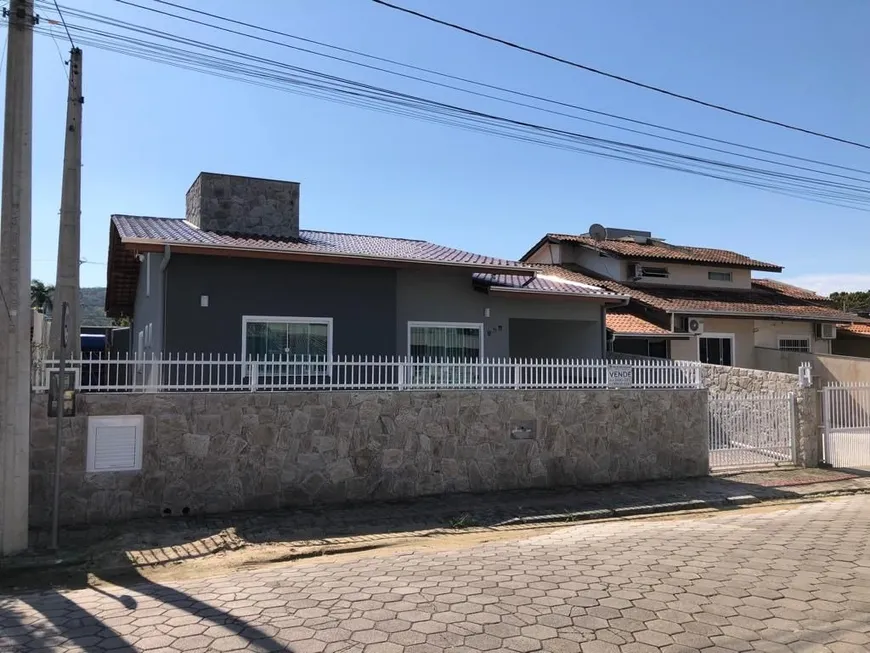 Foto 1 de Casa com 3 Quartos à venda, 120m² em Praia de Bombas, Bombinhas