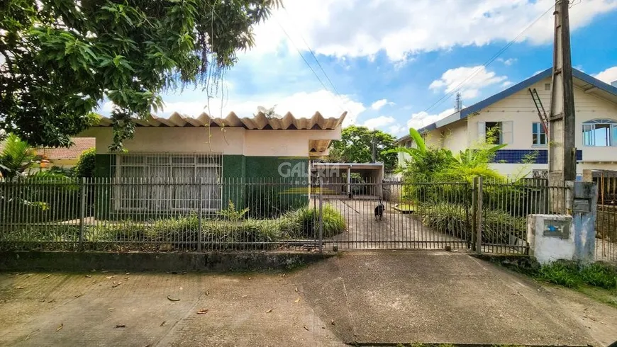 Foto 1 de Casa com 5 Quartos à venda, 165m² em Bucarein, Joinville