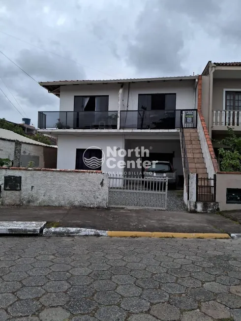 Foto 1 de Sobrado com 7 Quartos à venda, 180m² em Centro, Balneário Barra do Sul