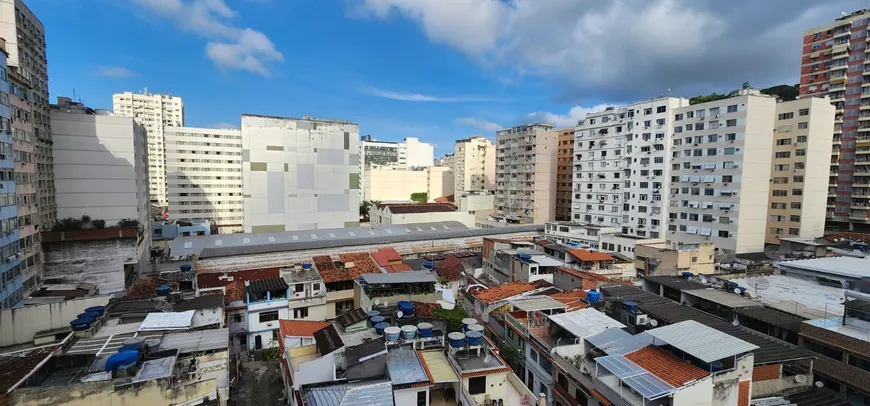 Foto 1 de Apartamento com 1 Quarto à venda, 55m² em Fátima, Rio de Janeiro