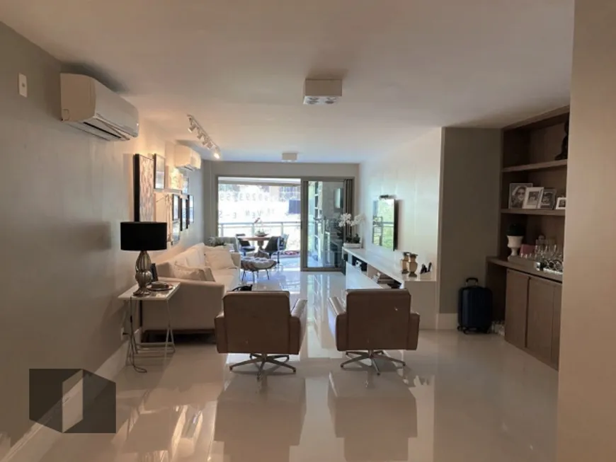 Foto 1 de Apartamento com 4 Quartos à venda, 221m² em Lagoa, Rio de Janeiro