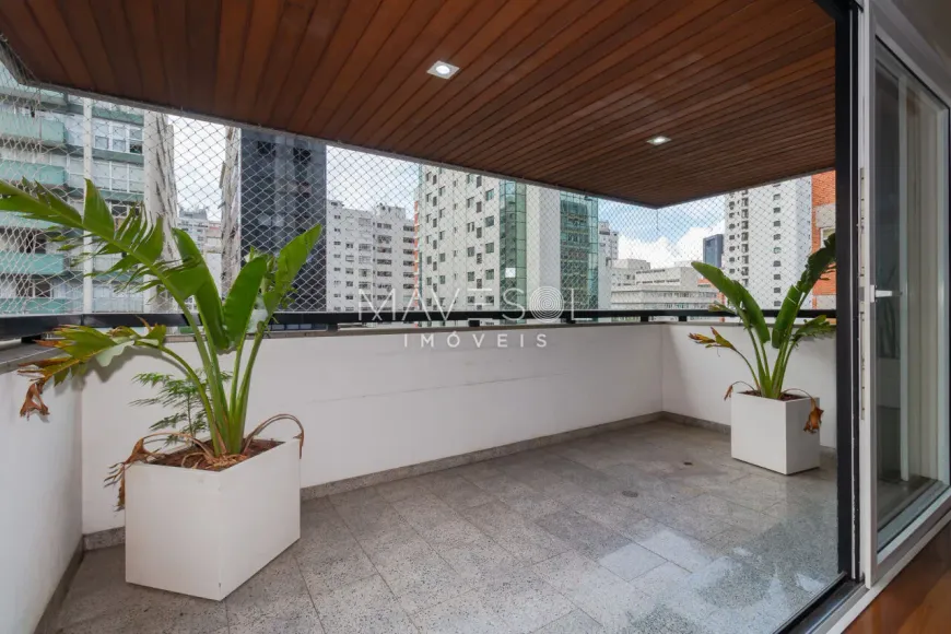 Foto 1 de Apartamento com 3 Quartos para venda ou aluguel, 288m² em Higienópolis, São Paulo