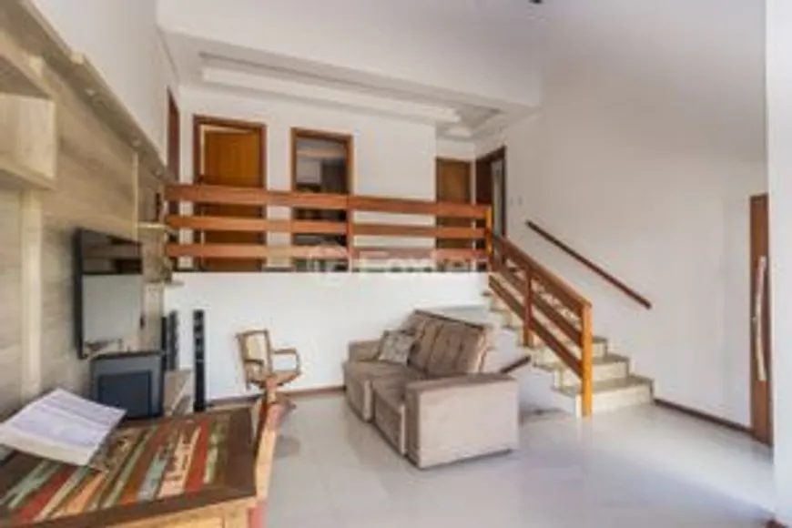 Foto 1 de Casa de Condomínio com 3 Quartos à venda, 240m² em Mário Quintana, Porto Alegre