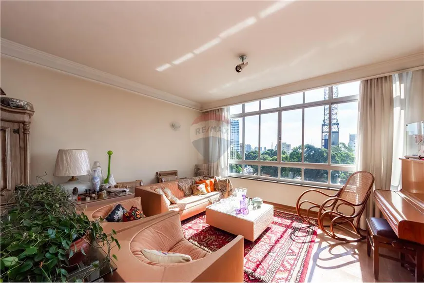 Foto 1 de Apartamento com 3 Quartos à venda, 190m² em Jardins, São Paulo