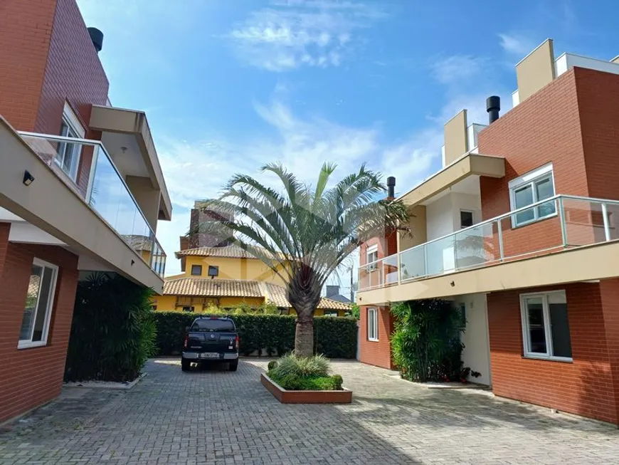 Foto 1 de Casa com 3 Quartos para alugar, 160m² em Campeche, Florianópolis