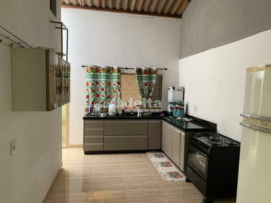 Foto 1 de Casa com 6 Quartos à venda, 210m² em Santa Mônica, Uberlândia