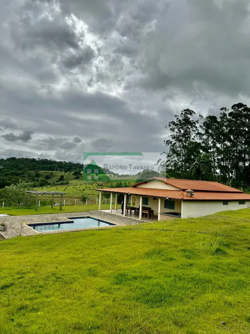 Foto 1 de Fazenda/Sítio com 3 Quartos à venda, 350m² em Zona Rural, Itapetininga