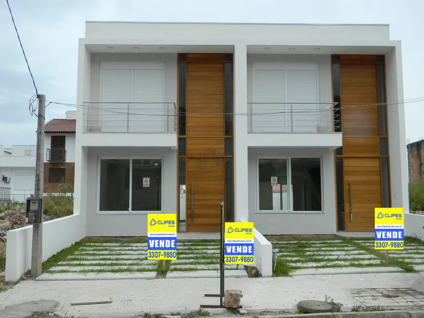 Foto 1 de Sobrado com 3 Quartos à venda, 123m² em Guarujá, Porto Alegre