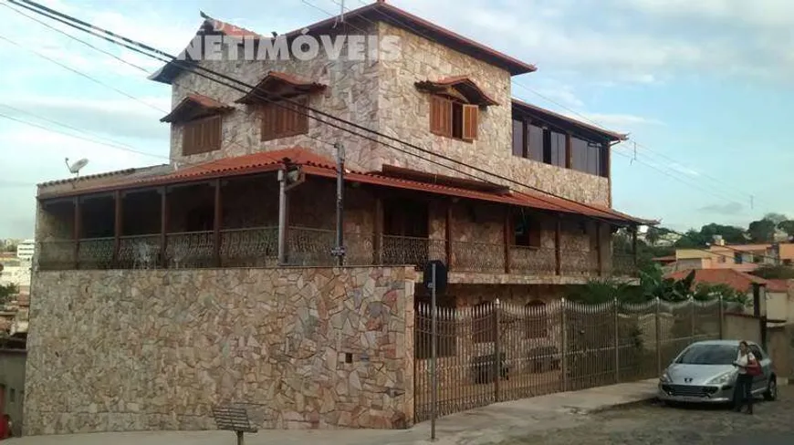 Foto 1 de Casa com 5 Quartos à venda, 660m² em Goiânia, Belo Horizonte