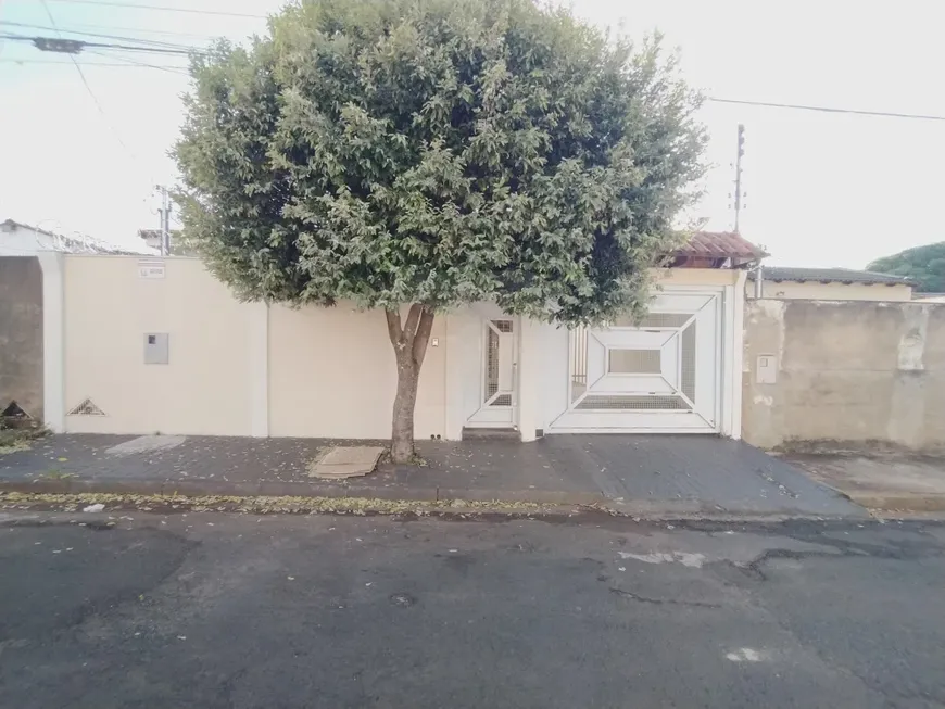 Foto 1 de Casa com 3 Quartos à venda, 200m² em Cruzeiro do Sul, Uberlândia