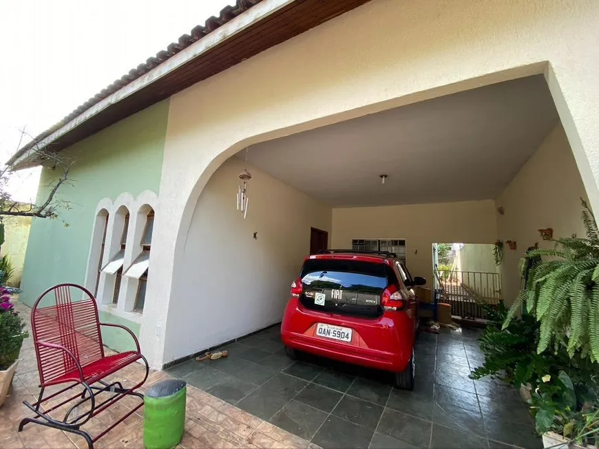 Foto 1 de Casa com 6 Quartos à venda, 187m² em Vila Olinda, Campo Grande