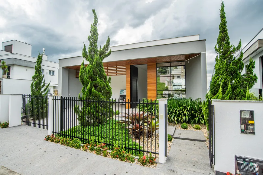 Foto 1 de Casa com 3 Quartos à venda, 216m² em Pedra Branca, Palhoça