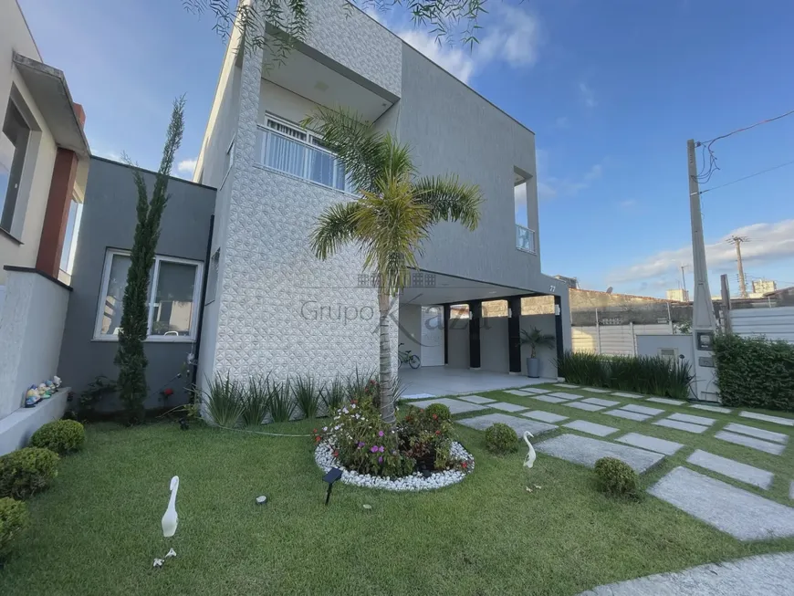 Foto 1 de Casa de Condomínio com 5 Quartos à venda, 245m² em Jardim Jacinto, Jacareí