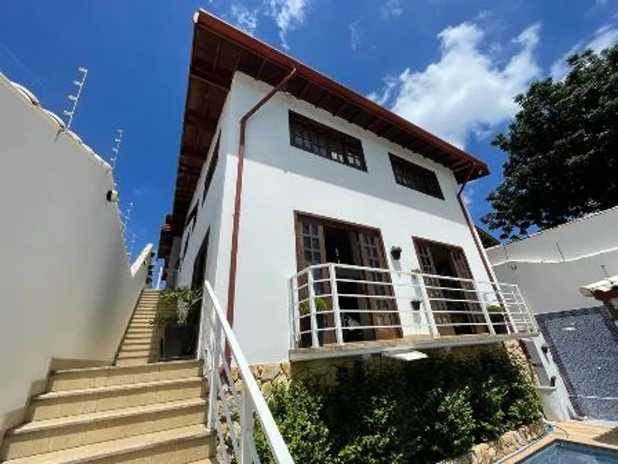 Foto 1 de Sobrado com 3 Quartos à venda, 209m² em CENTRO, Águas de São Pedro