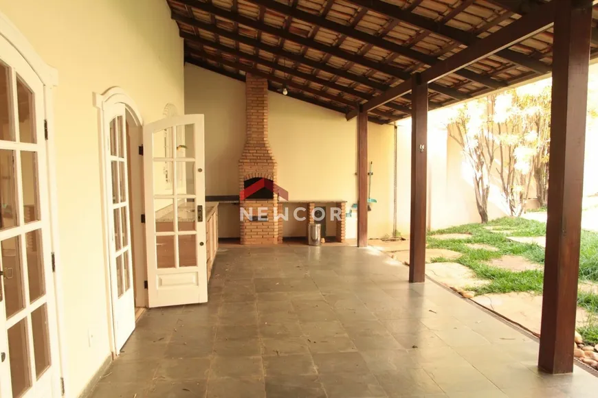 Foto 1 de Casa com 3 Quartos à venda, 360m² em Ouro Preto, Belo Horizonte