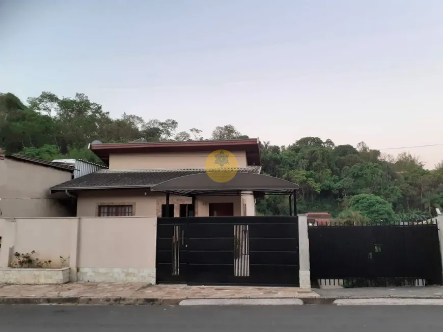 Foto 1 de Casa com 3 Quartos à venda, 180m² em , Lindóia