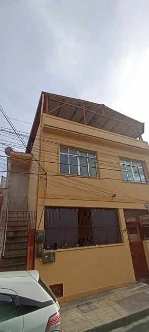 Foto 1 de Sobrado com 3 Quartos à venda, 90m² em Venda da Cruz, São Gonçalo