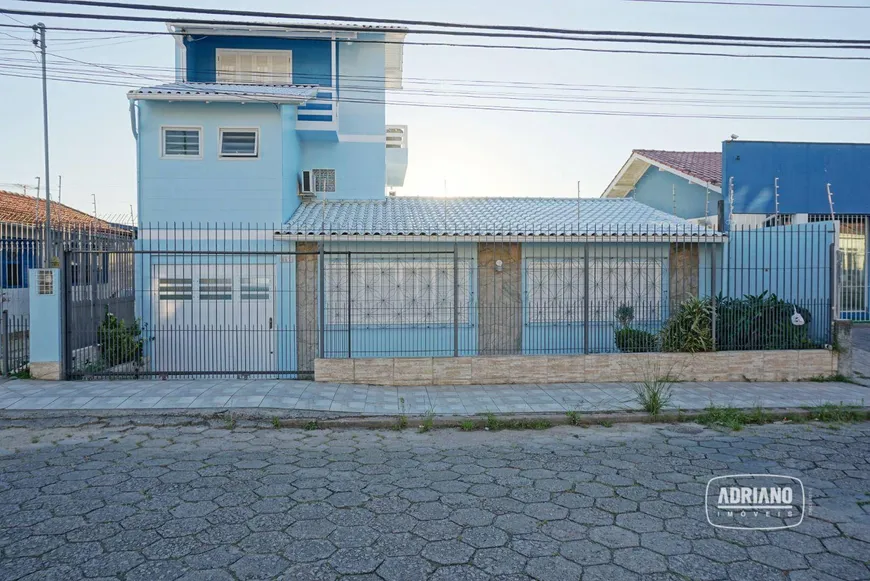Foto 1 de Casa com 5 Quartos para alugar, 225m² em Capoeiras, Florianópolis