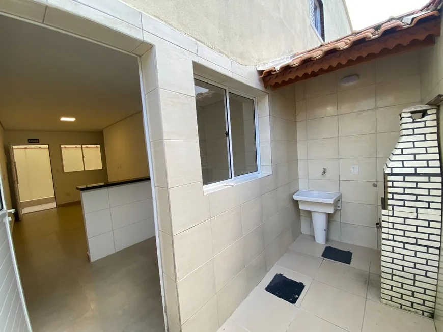 Foto 1 de Casa de Condomínio com 2 Quartos à venda, 49m² em Mirim, Praia Grande