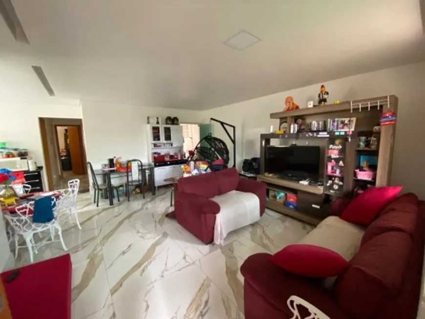 Foto 1 de Casa com 3 Quartos à venda, 380m² em Rio Branco, Belo Horizonte