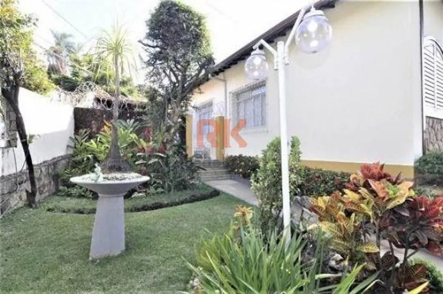 Foto 1 de Casa com 3 Quartos à venda, 328m² em São José, Belo Horizonte