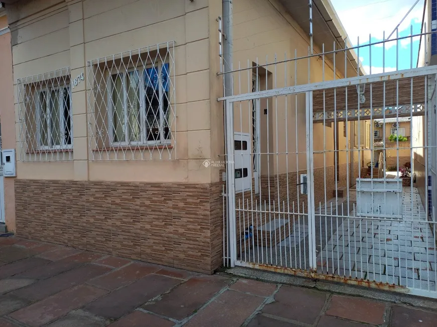 Foto 1 de Casa com 2 Quartos à venda, 60m² em Santana, Porto Alegre