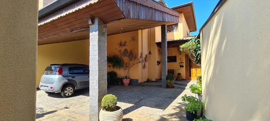 Foto 1 de Casa com 4 Quartos à venda, 300m² em Independencia, Taubaté