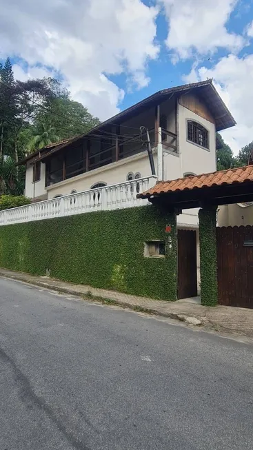 Foto 1 de Casa com 5 Quartos à venda, 200m² em Duarte Silveira, Petrópolis