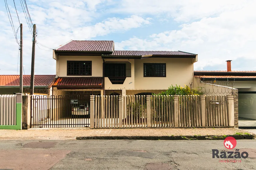 Foto 1 de Sobrado com 3 Quartos à venda, 260m² em Cajuru, Curitiba