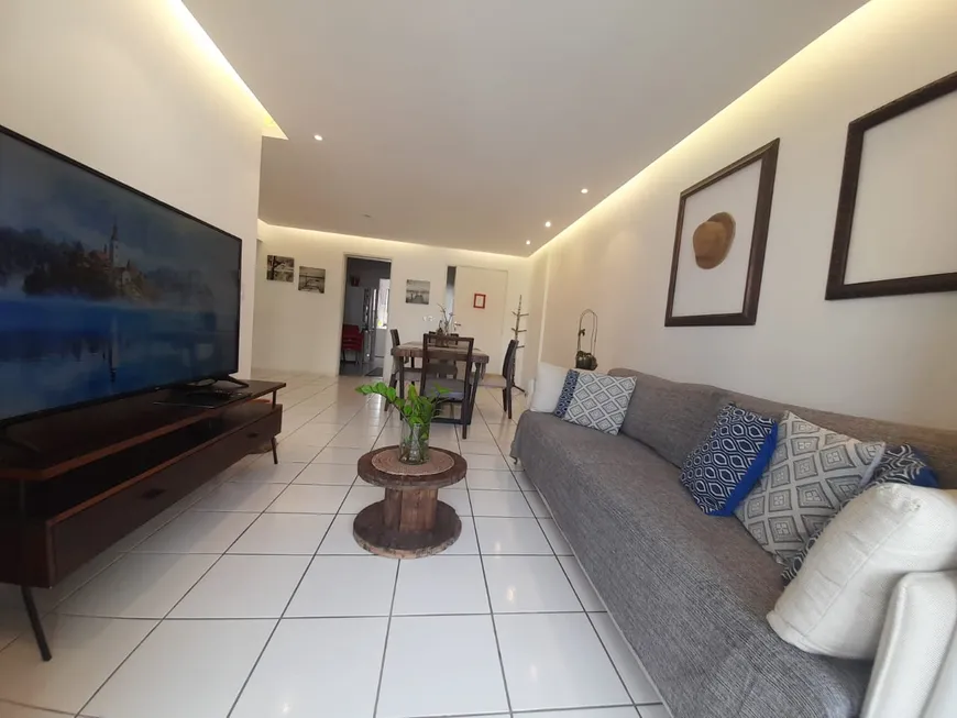 Foto 1 de Apartamento com 3 Quartos para alugar, 110m² em Ponta Verde, Maceió