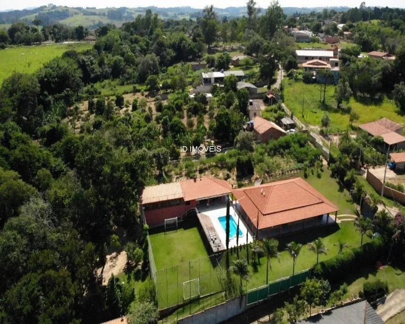 Foto 1 de Fazenda/Sítio com 4 Quartos à venda, 400m² em Centro, Aracoiaba da Serra