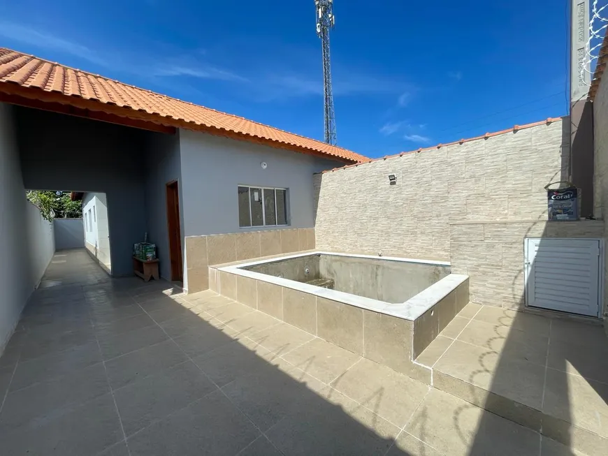 Foto 1 de Casa com 2 Quartos à venda, 78m² em Vila Loty, Itanhaém