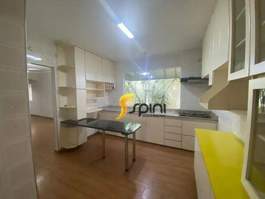 Foto 1 de Casa com 3 Quartos para alugar, 270m² em Santa Mônica, Uberlândia