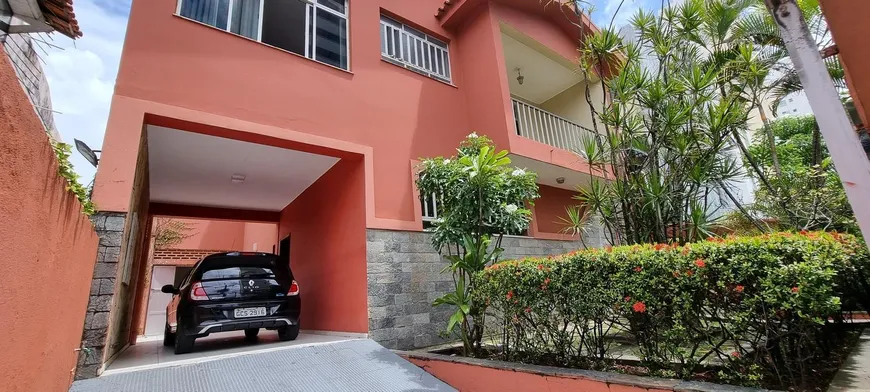 Foto 1 de Casa com 5 Quartos para alugar, 350m² em Pituba, Salvador