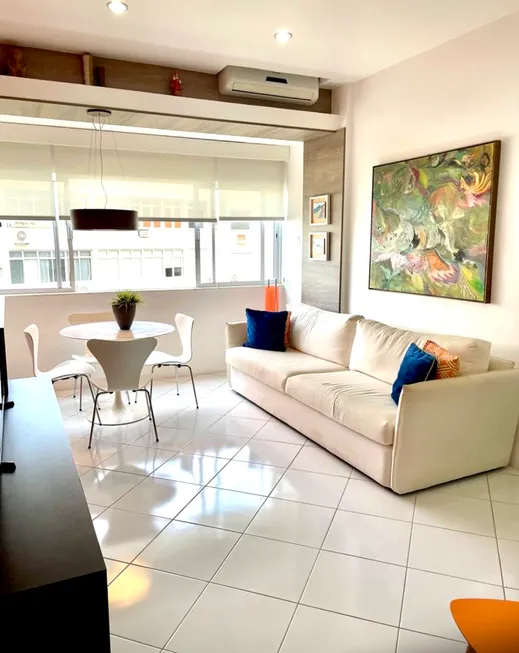 Foto 1 de Apartamento com 2 Quartos à venda, 70m² em Copacabana, Rio de Janeiro