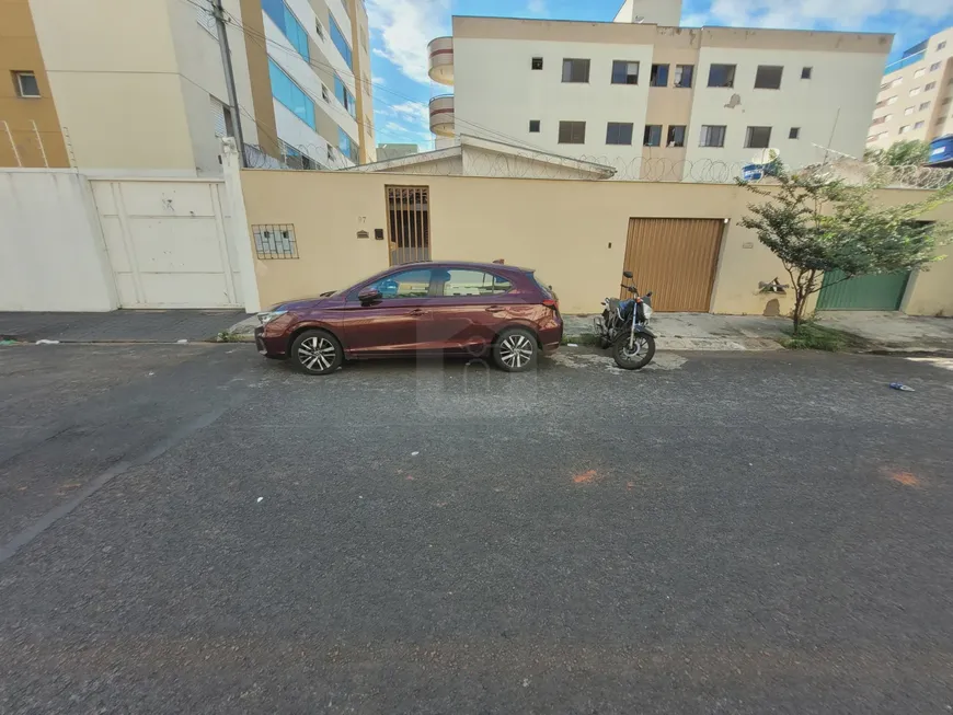 Foto 1 de Casa com 2 Quartos para alugar, 60m² em Santa Mônica, Uberlândia