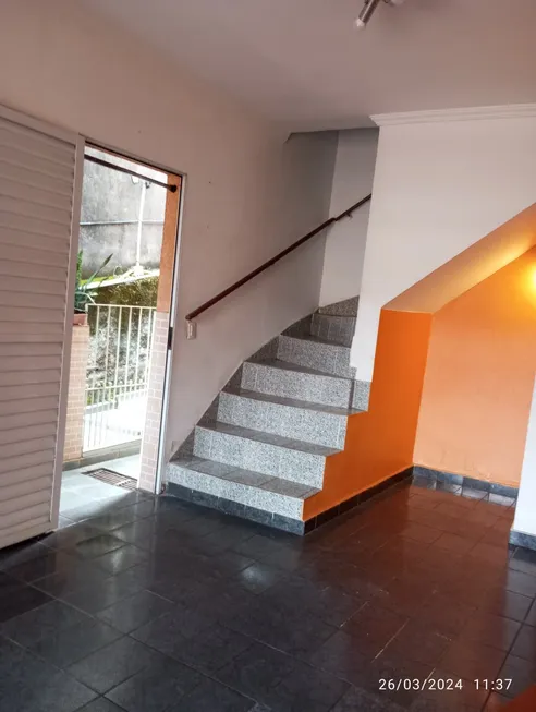 Foto 1 de Casa com 2 Quartos para alugar, 80m² em Jardim Sao Miguel, Taboão da Serra